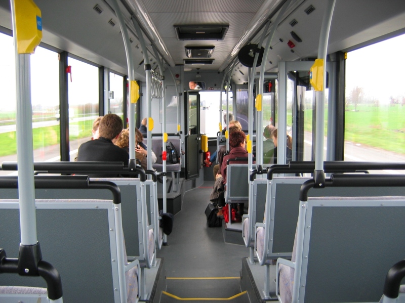 TML_146_bus_delijn_binnenkant_passagiers