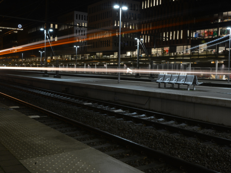 TML_300_station_leuven_perron_trein_voorbijrijdend_v