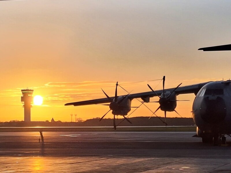 TML_338_vliegtuig_zonsopgang